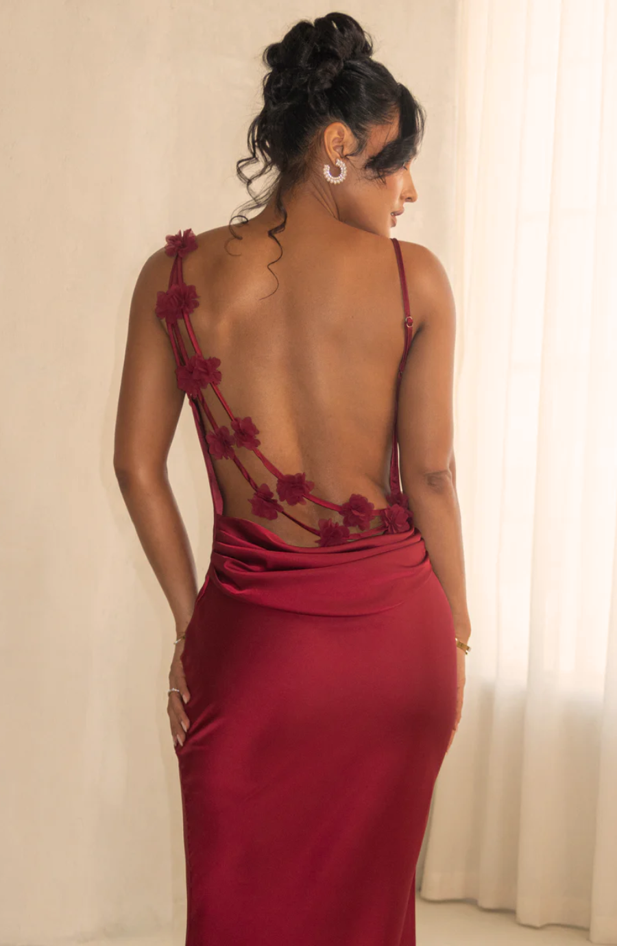 Well Tailored Dress with a Graceful Silhouette