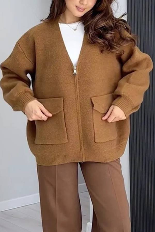Effortlessly Elegant Sweater with a Timeless Design