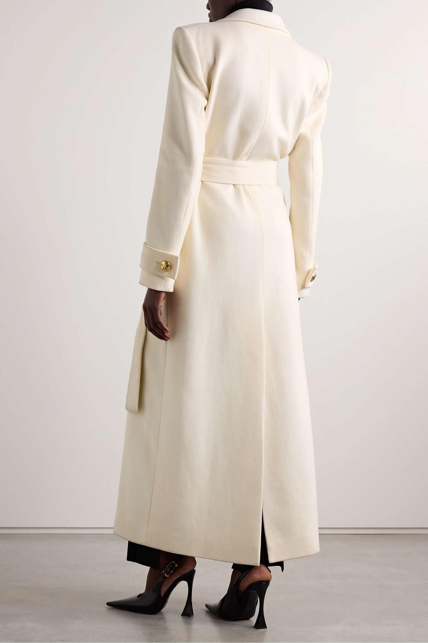 Beautifully Finished Coat in a Timeless Design