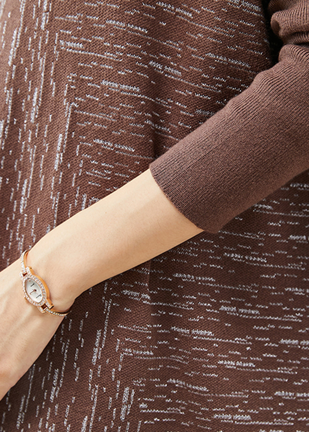 Effortlessly Elegant Sweater with a Timeless Design
