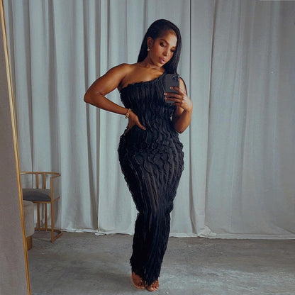 Well Tailored Dress with a Graceful Silhouette