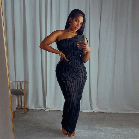 Well Tailored Dress with a Graceful Silhouette