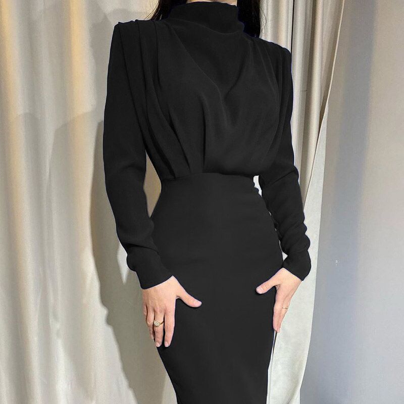 Beautifully Finished Dress in a Timeless Design