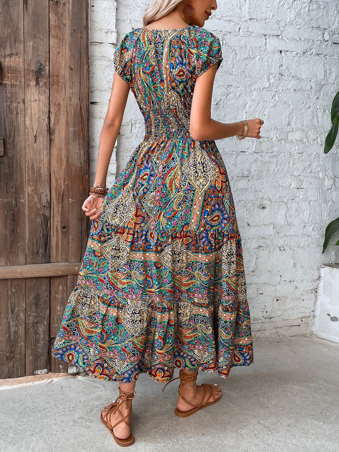 Effortlessly Elegant Dress with a Timeless Design