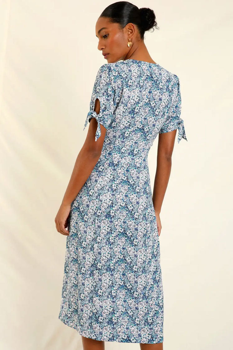 Classic Vintage Dress with a Flattering Fit