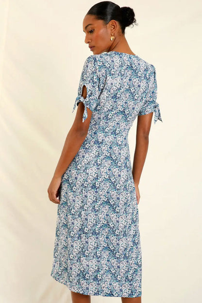 Classic Vintage Dress with a Flattering Fit