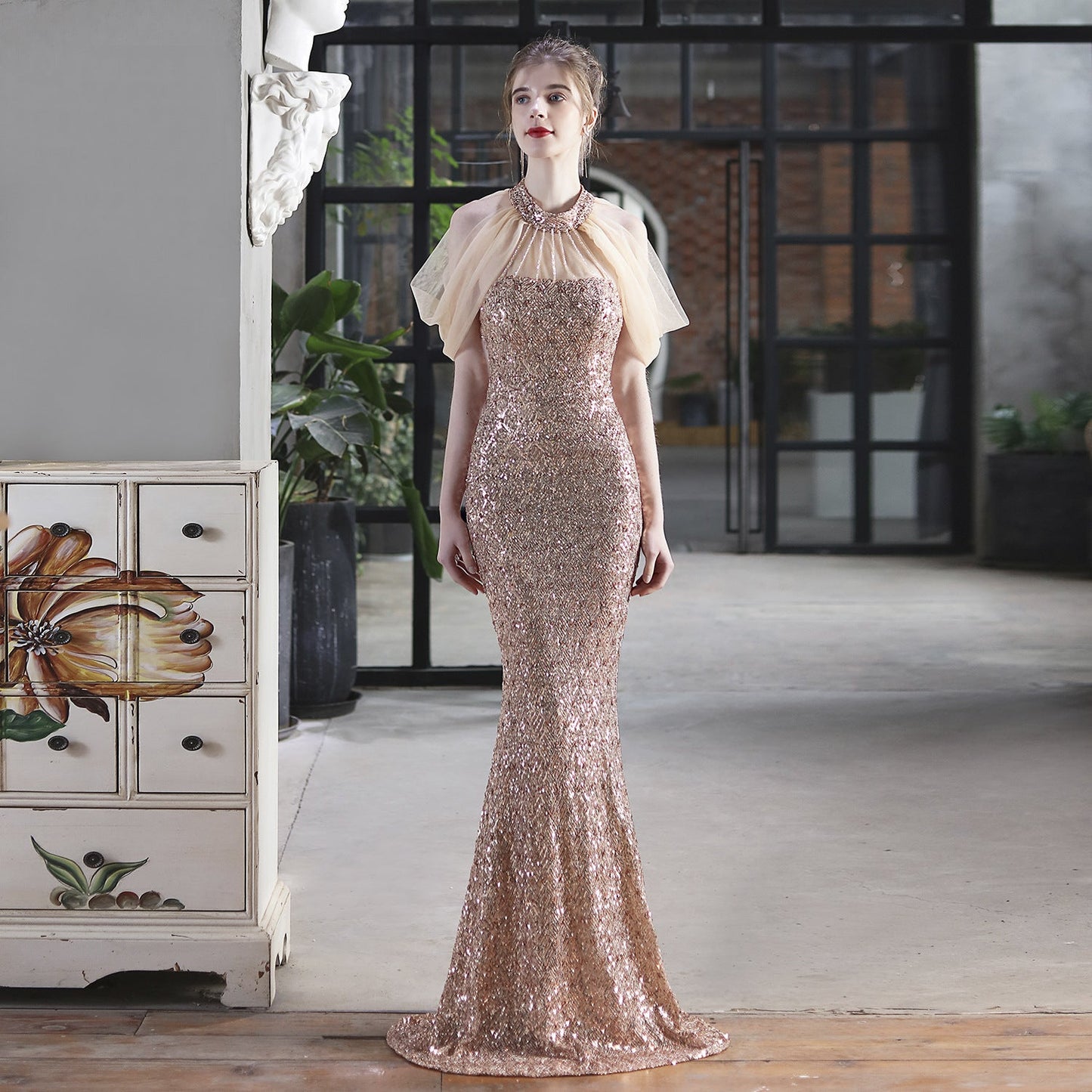Well Tailored Dress with a Graceful Silhouette