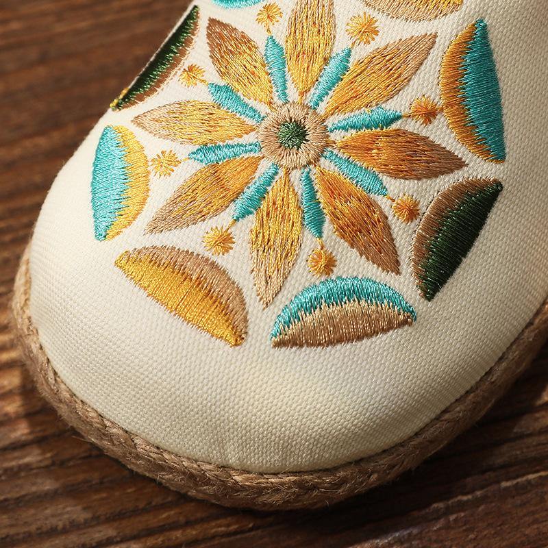 Effortlessly Elegant Shoes with a Timeless Design