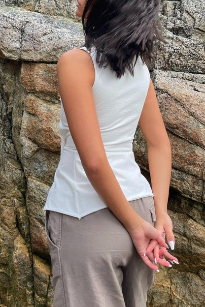Well Tailored Top with a Graceful Silhouette