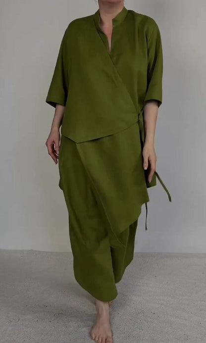 Effortlessly Elegant Pants with a Timeless Design