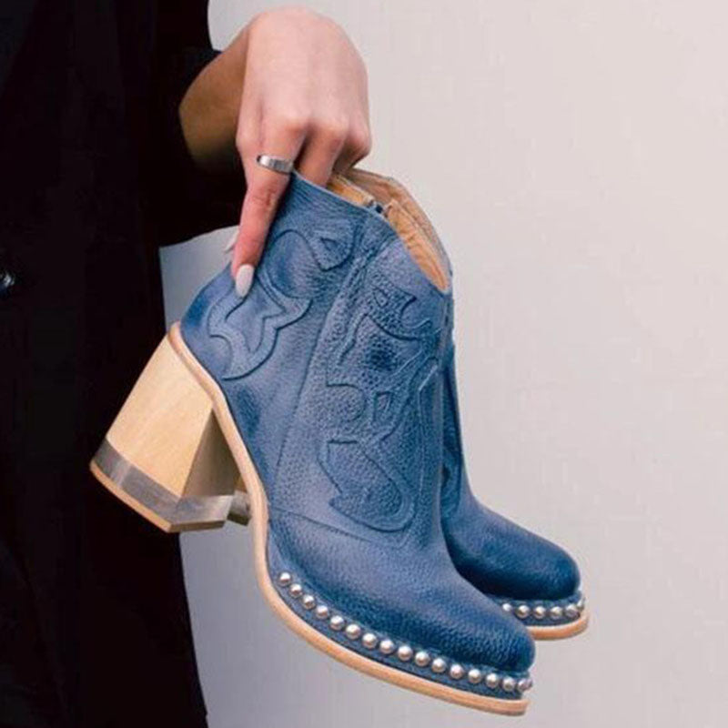 Well Tailored Boots with a Graceful Silhouette