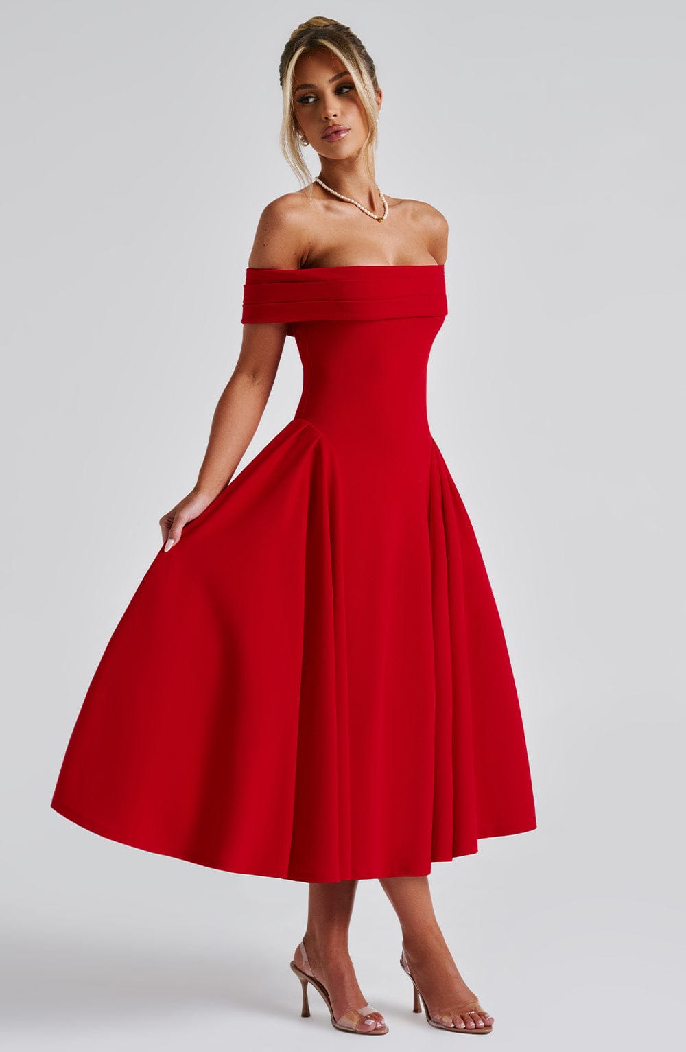 Beautifully Finished Dress in a Timeless Design