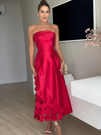 Beautifully Finished Dress in a Timeless Design