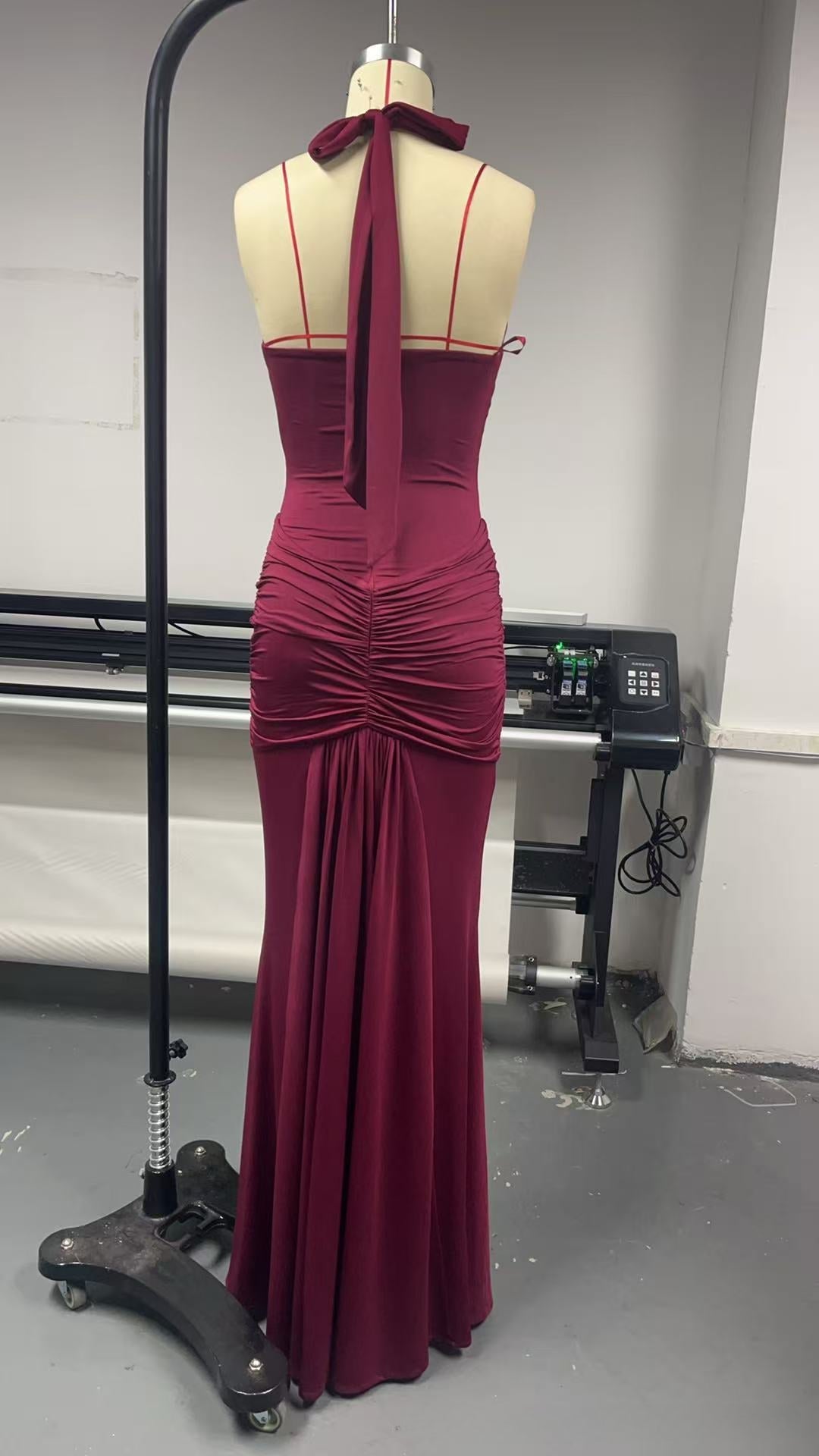 Effortlessly Elegant Dress with a Timeless Design