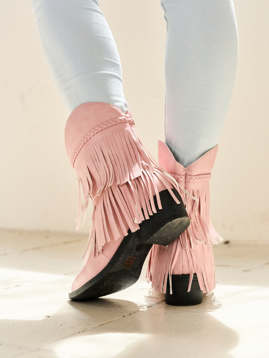 Well Tailored Boots with a Graceful Silhouette