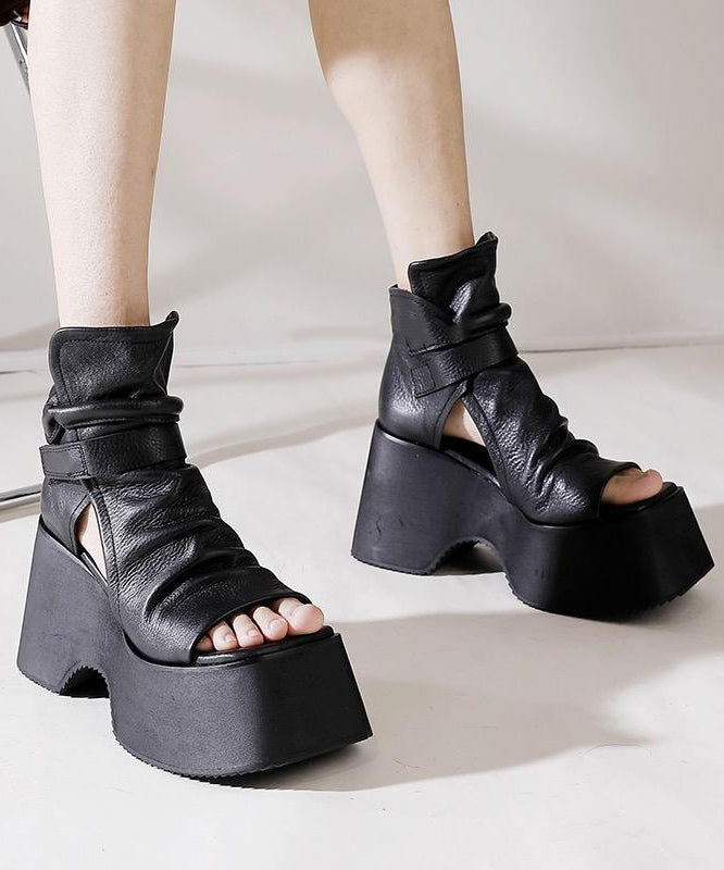 Well Tailored Sandals with a Graceful Silhouette