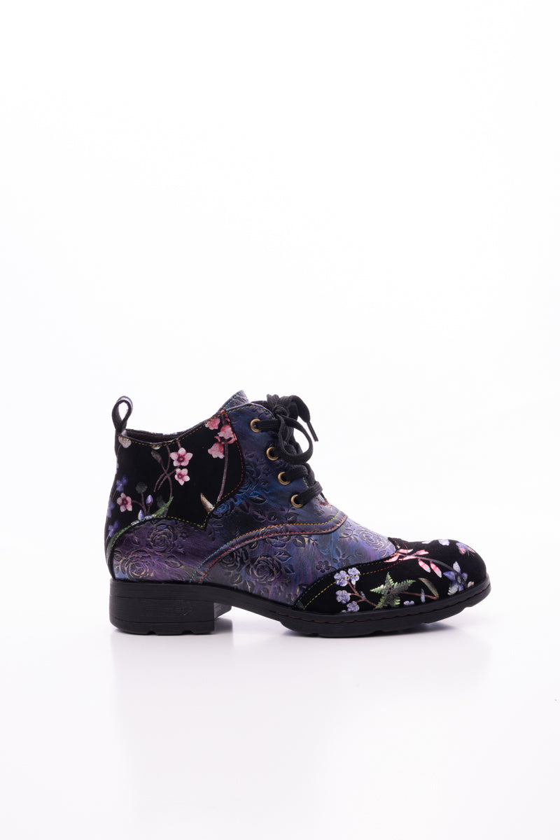 Well Tailored Boots with a Graceful Silhouette
