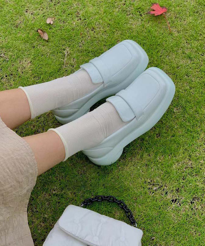 Effortlessly Elegant Shoes with a Timeless Design