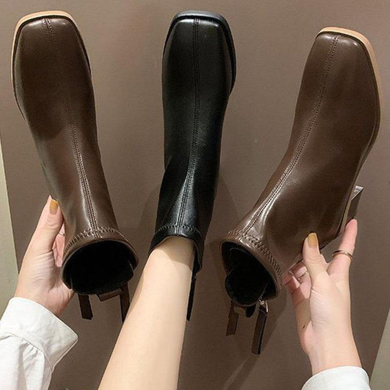 Effortlessly Elegant Boots with a Timeless Design