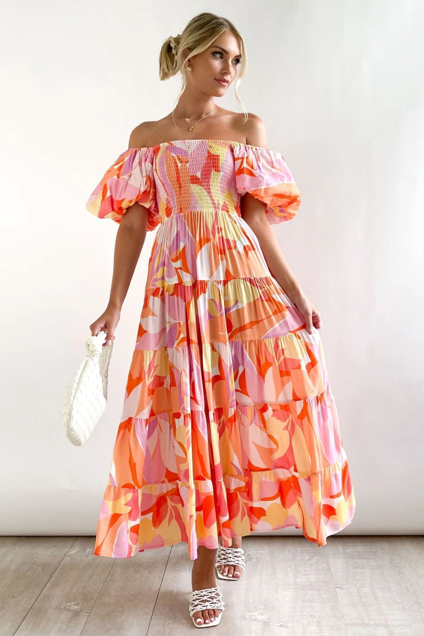 Effortlessly Elegant Dress with a Timeless Design