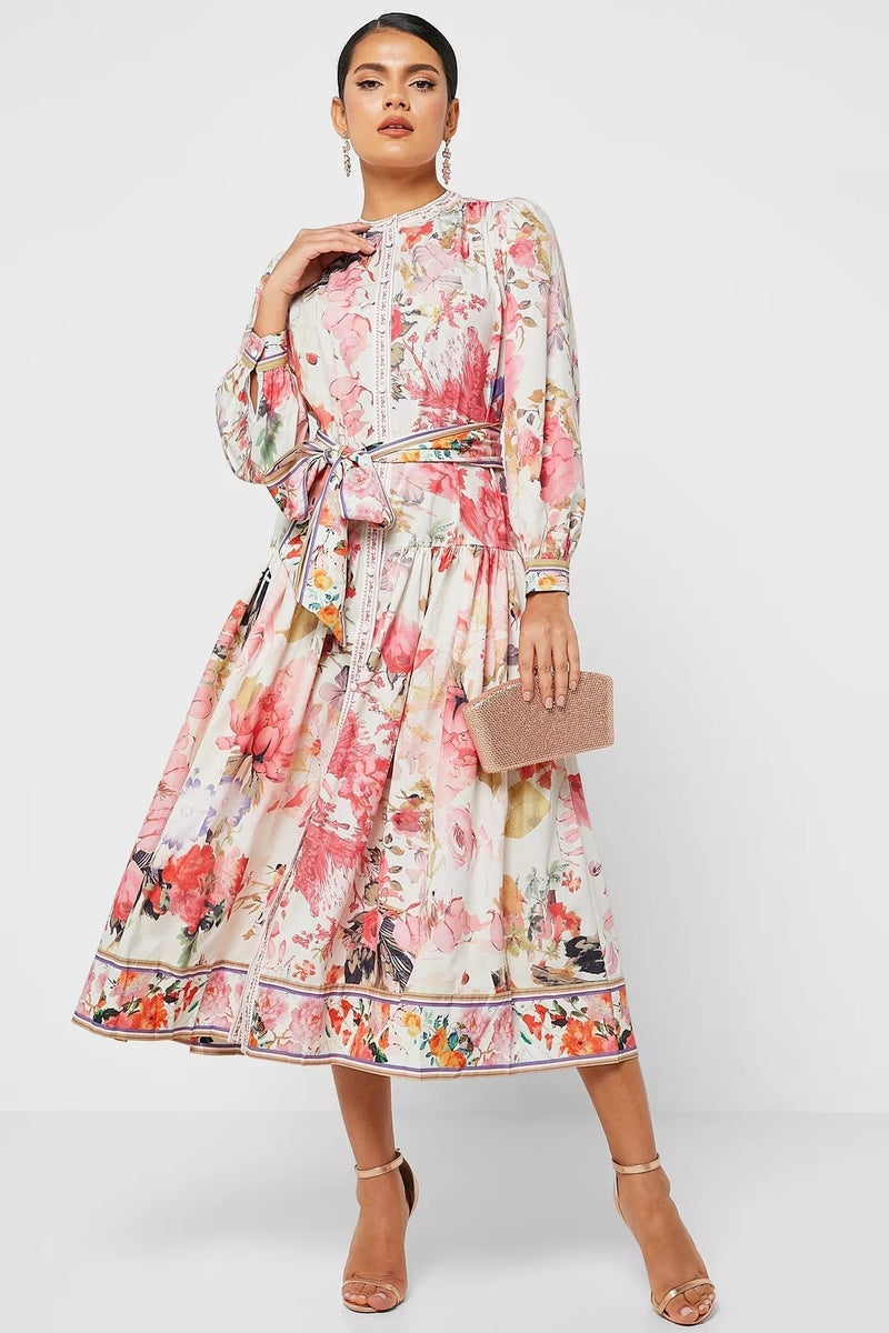 Beautifully Finished Dress in a Timeless Design