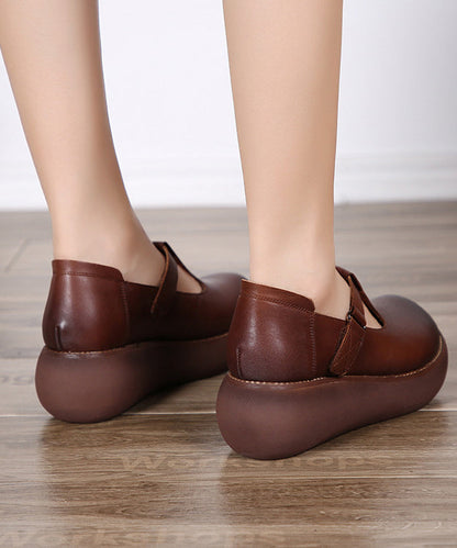 Well Tailored Shoes with a Graceful Silhouette