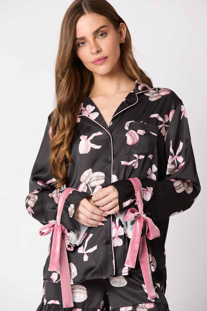 Effortlessly Elegant Garment with a Timeless Design