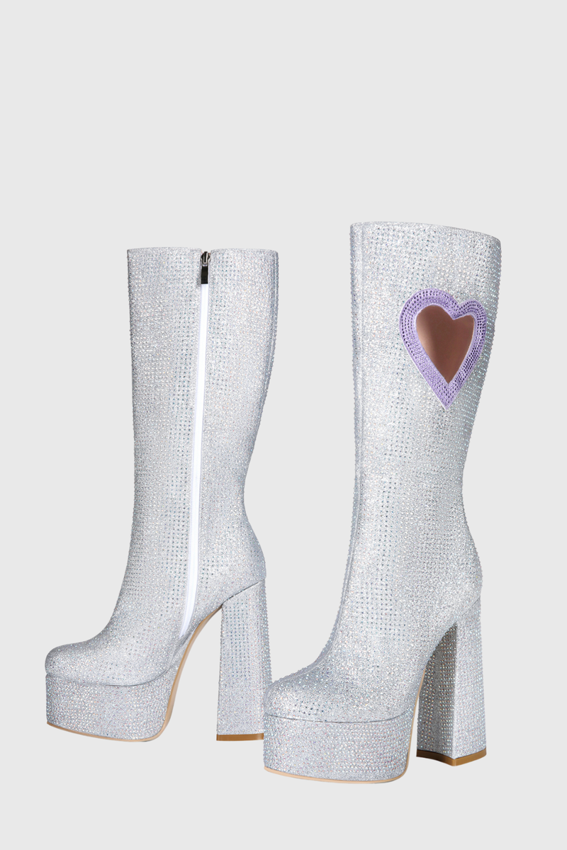 Effortlessly Elegant Boots with a Timeless Design