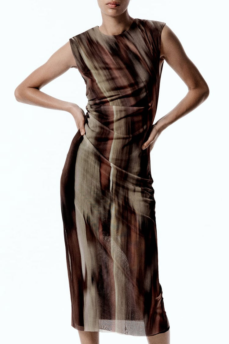 Well Tailored Dress with a Graceful Silhouette