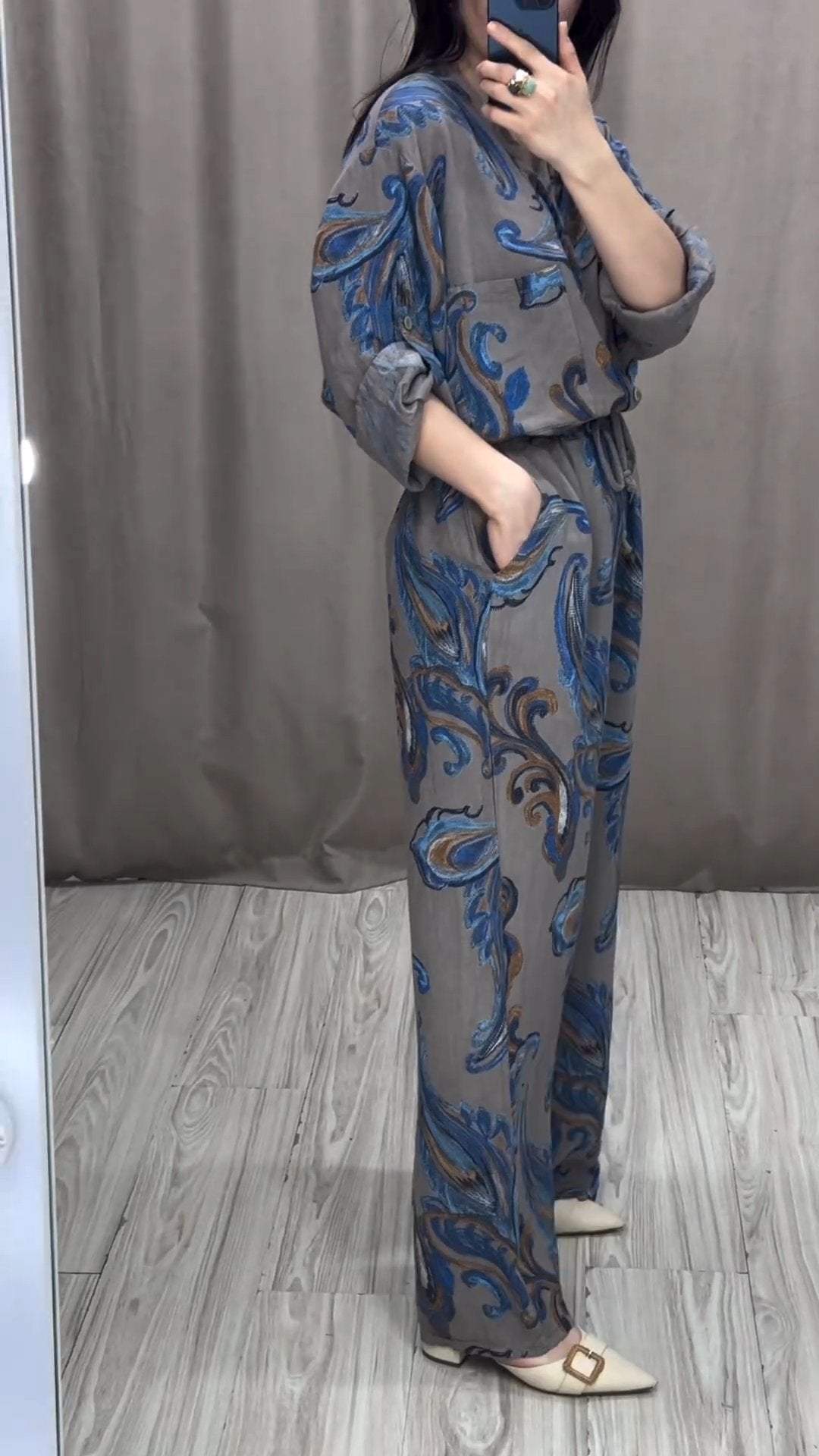 Effortlessly Elegant Garment with a Timeless Design