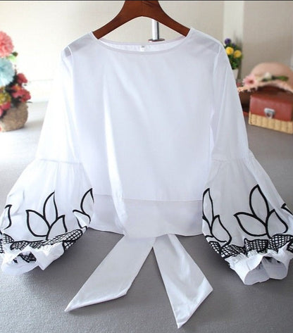Effortlessly Elegant Blouse with a Timeless Design