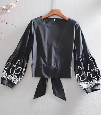 Effortlessly Elegant Blouse with a Timeless Design