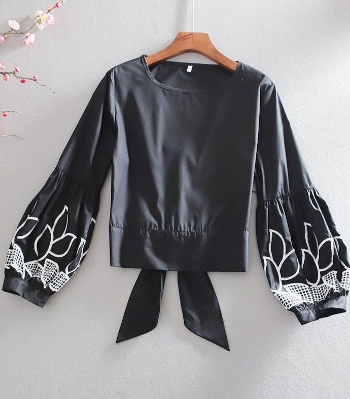 Effortlessly Elegant Blouse with a Timeless Design