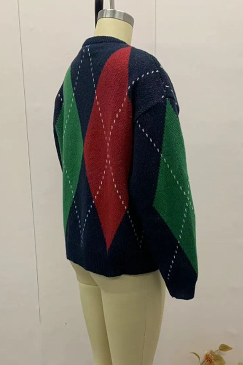 Effortlessly Elegant Sweater with a Timeless Design