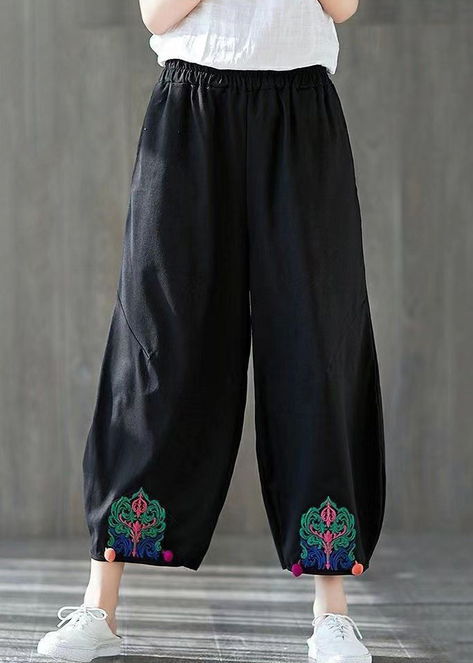 Effortlessly Elegant Pants with a Timeless Design