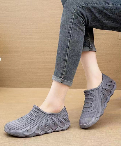 Well Tailored Shoes with a Graceful Silhouette