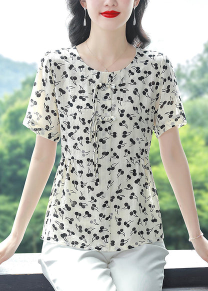 Beautifully Crafted Blouse in a Classic Style