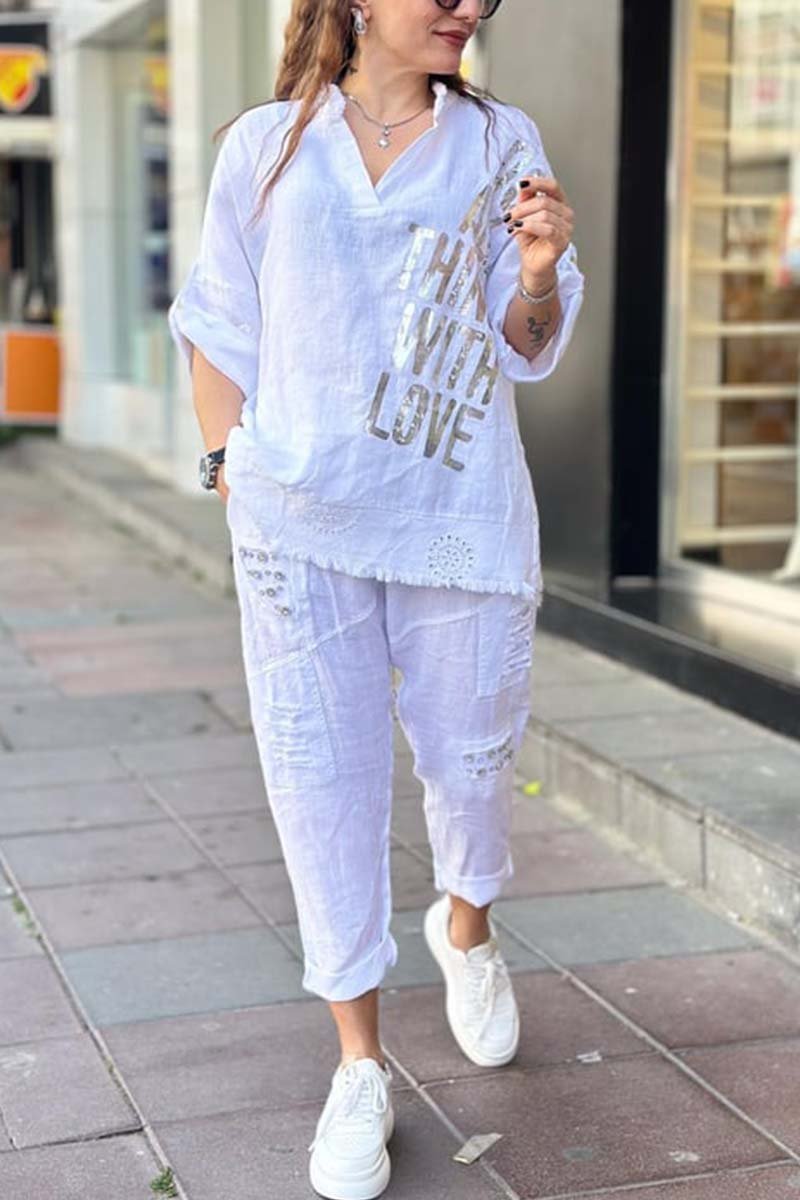 Effortlessly Elegant Pants with a Timeless Design