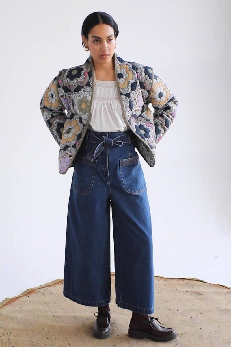 Effortlessly Elegant Jacket with a Timeless Design