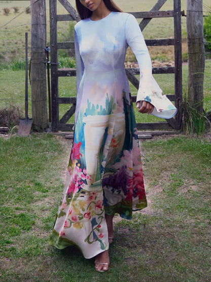 Beautifully Finished Dress in a Timeless Design