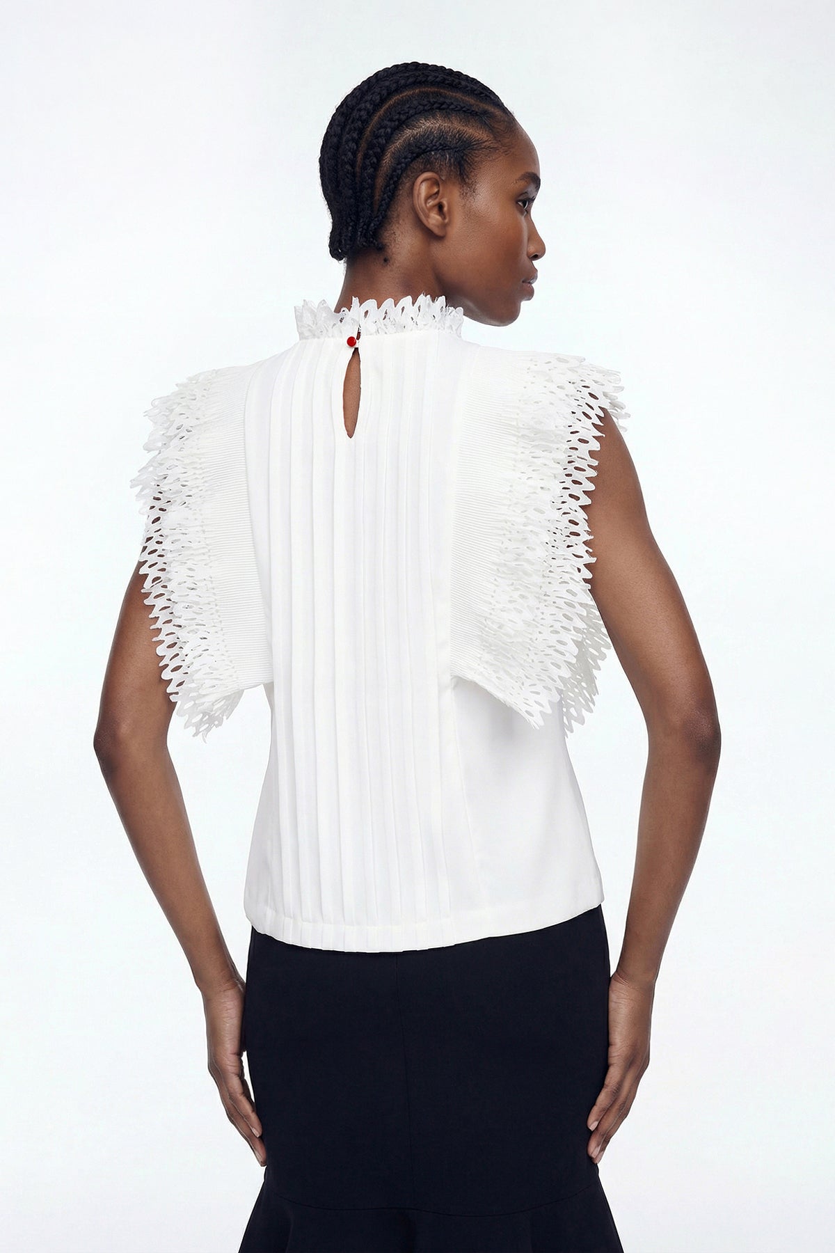Beautifully Finished Top in a Timeless Design