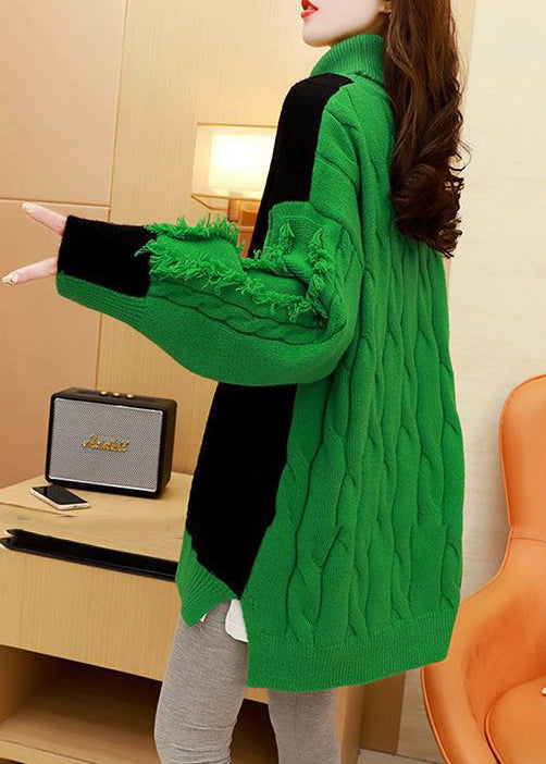 Well Tailored Sweater with a Graceful Silhouette