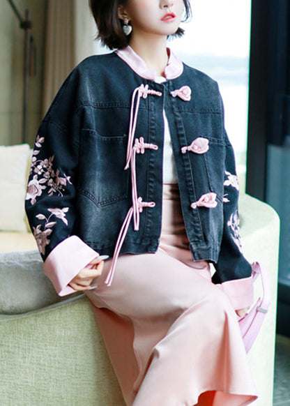 Elegantly Styled Coat for Everyday Wear