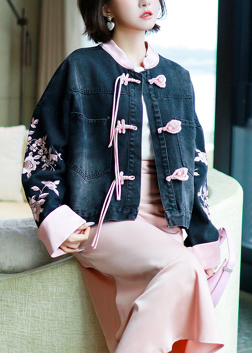 Elegantly Styled Coat for Everyday Wear