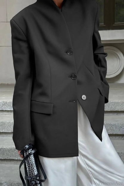 Effortlessly Elegant Coat with a Timeless Design