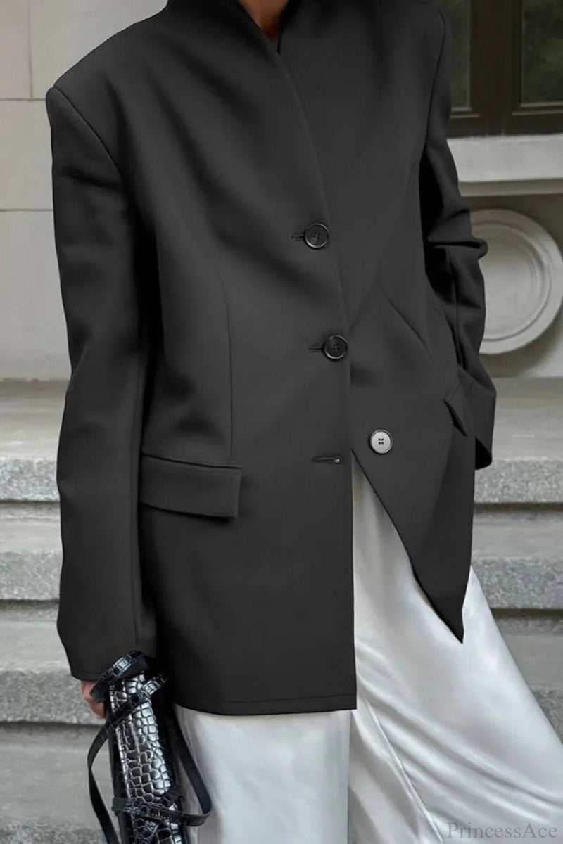 Effortlessly Elegant Coat with a Timeless Design