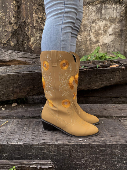 Polished Boots with an Effortless Classic Look
