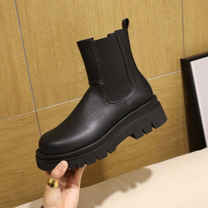 Well Tailored Boots with a Graceful Silhouette
