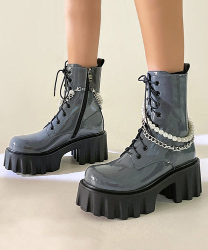 Effortlessly Elegant Boots with a Timeless Design