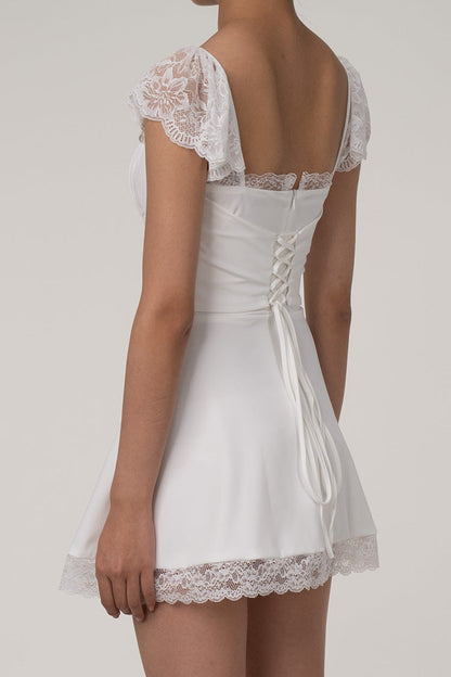 Effortlessly Elegant Dress with a Timeless Design
